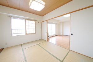 2LDKタイプ：和室・居間の画像